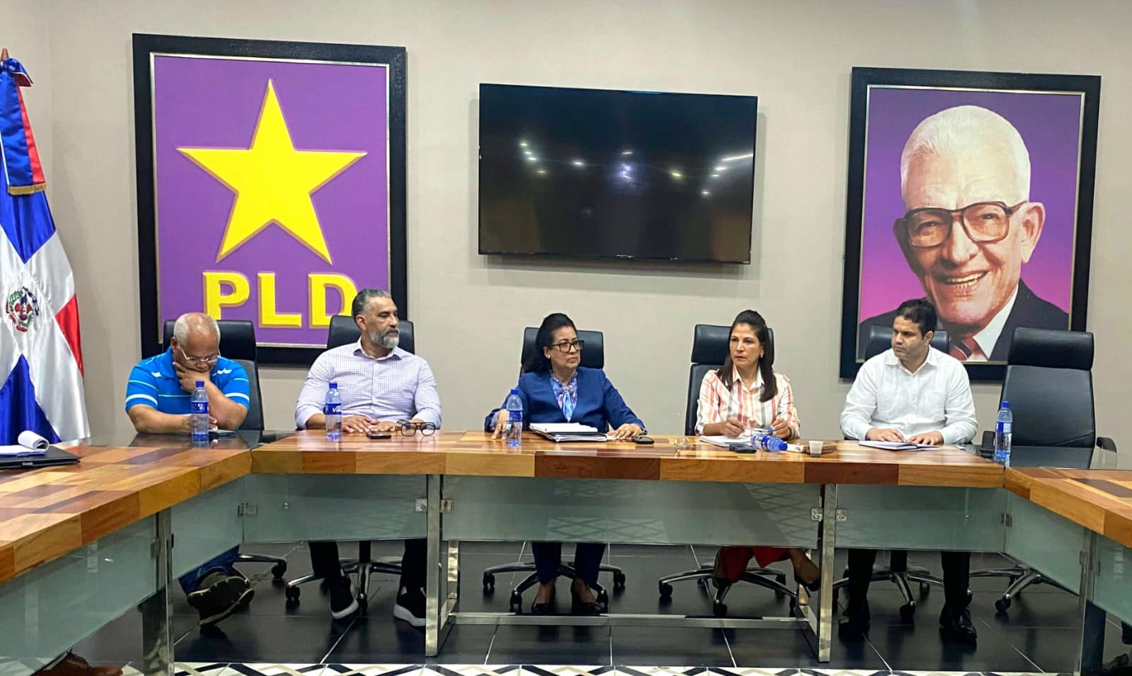 Vanguardia del Pueblo - Órgano de difusión oficial del Partido de la ...